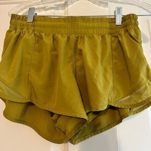 Lululemon HOTTY HOT 2.5” Size 10